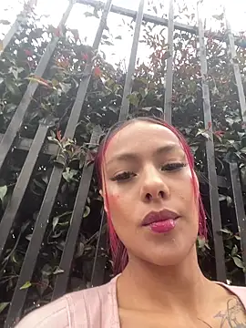 Snapshot of Emilyy-18 chatting on December 3, 2025, 5:56 pm Emilyy-18 online show from December 3, 2025, 5:56 pm