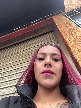 Snapshot of Emilyy-18 chatting on November 30, 2025, 7:36 pm Emilyy-18 online show from November 30, 2025, 7:36 pm