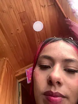 Snapshot of Emilyy-18 chatting on December 1, 2025, 6:42 pm Emilyy-18 online show from December 1, 2025, 6:42 pm