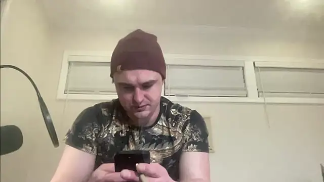 Snapshot of andrenoma427 chatting on February 24, 2026, 3:29 am andrenoma427 online show from February 24, 2026, 3:29 am