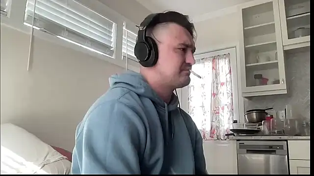 Snapshot of andrenoma427 chatting on February 6, 2026, 6:15 pm andrenoma427 online show from February 6, 2026, 6:15 pm