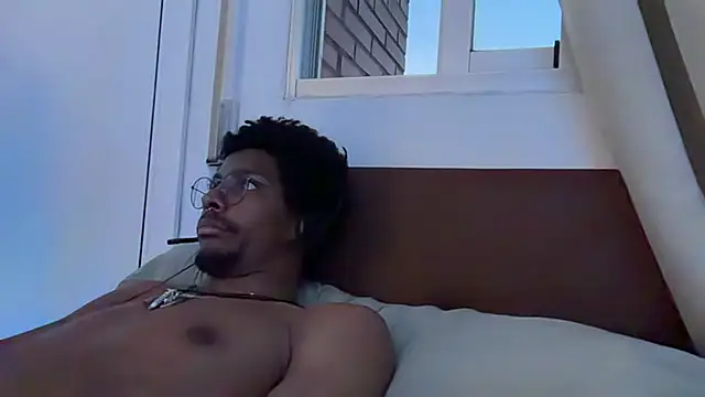 Snapshot of Albert_Madrid chatting on July 4, 2026, 8:13 pm Albert Madrid online show from July 4, 2026, 8:13 pm