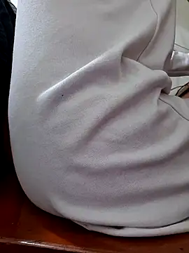 Snapshot of YennyeLa chatting on March 10, 2026, 12:14 am YennyeLa online show from March 10, 2026, 12:14 am