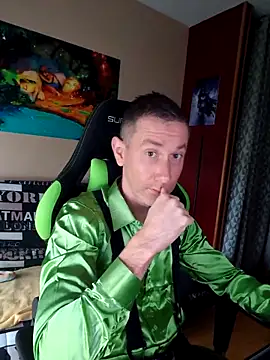 Snapshot of Gamerinleather chatting on October 26, 2025, 8:48 am Gamerinleather online show from October 26, 2025, 8:48 am