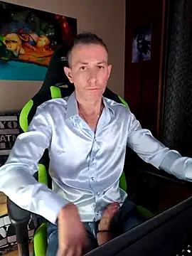 Snapshot of Gamerinleather chatting on October 25, 2025, 7:40 am Gamerinleather online show from October 25, 2025, 7:40 am