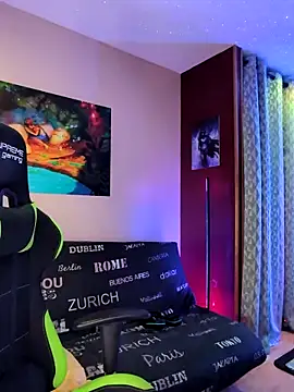 Snapshot of Gamerinleather chatting on October 27, 2025, 7:04 pm Gamerinleather online show from October 27, 2025, 7:04 pm