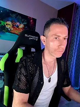 Snapshot of Gamerinleather chatting on October 28, 2025, 7:24 pm Gamerinleather online show from October 28, 2025, 7:24 pm