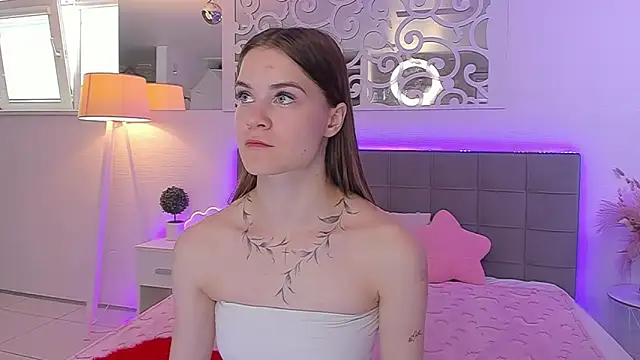 LuisaClover online show from June 7, 2026, 12:21 pm