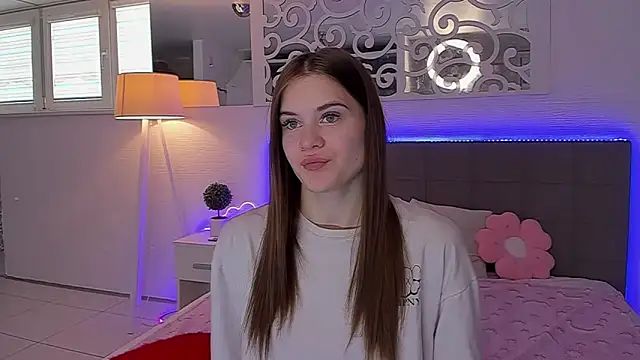 LuisaClover online show from May 3, 2026, 12:31 pm