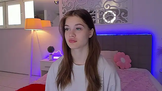 LuisaClover online show from May 2, 2026, 12:21 pm