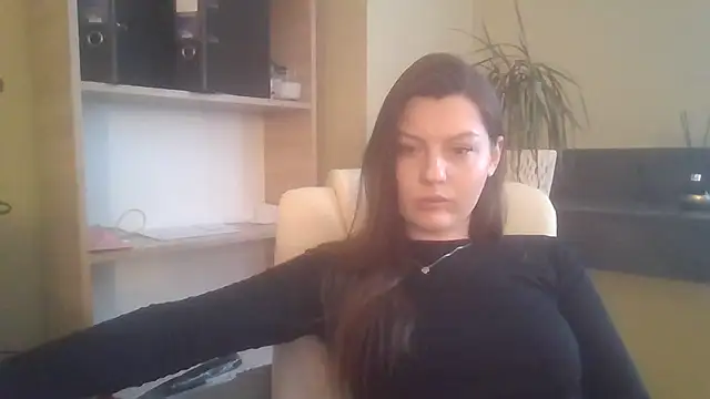 DollyRoma online show from November 6, 2025, 8:29 am