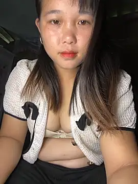 Snapshot of love_pusy09 chatting on November 5, 2025, 4:37 am love pusy09 online show from November 5, 2025, 4:37 am