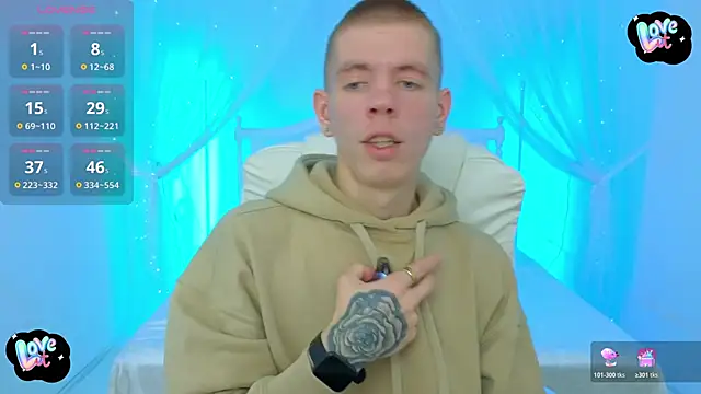 Cristian  Dior online show from October 24, 2025, 5:34 pm