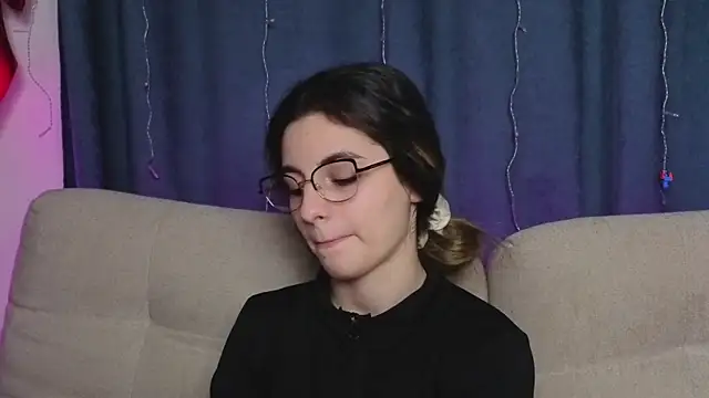 Snapshot of CasandraMickell chatting on November 16, 2025, 7:29 pm CasandraMickell online show from November 16, 2025, 7:29 pm