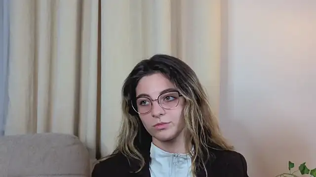 Snapshot of CasandraMickell chatting on November 1, 2025, 8:14 pm CasandraMickell online show from November 1, 2025, 8:14 pm