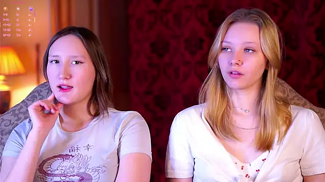 Snapshot of ElissaGlod chatting on December 16, 2025, 11:47 am ElissaGlod online show from December 16, 2025, 11:47 am