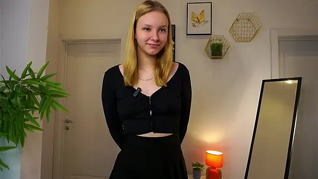 Snapshot of ElissaGlod chatting on October 28, 2025, 11:42 am ElissaGlod online show from October 28, 2025, 11:42 am