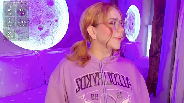 Snapshot of sussiestrawberry chatting on November 15, 2025, 5:11 am sussiestrawberry online show from November 15, 2025, 5:11 am