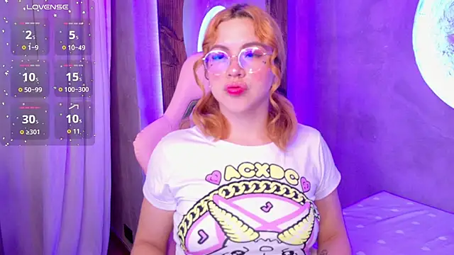 Snapshot of sussiestrawberry chatting on December 1, 2025, 10:05 am sussiestrawberry online show from December 1, 2025, 10:05 am