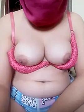 Snapshot of Majoudabar chatting on November 7, 2025, 8:30 am Majoudabar online show from November 7, 2025, 8:30 am