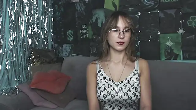 Snapshot of AlishaKellyi chatting on November 11, 2025, 5:35 am AlishaKellyi online show from November 11, 2025, 5:35 am