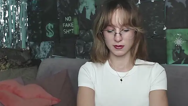 Snapshot of AlishaKellyi chatting on October 30, 2025, 6:01 am AlishaKellyi online show from October 30, 2025, 6:01 am