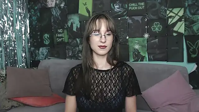 Snapshot of AlishaKellyi chatting on December 1, 2025, 5:52 am AlishaKellyi online show from December 1, 2025, 5:52 am