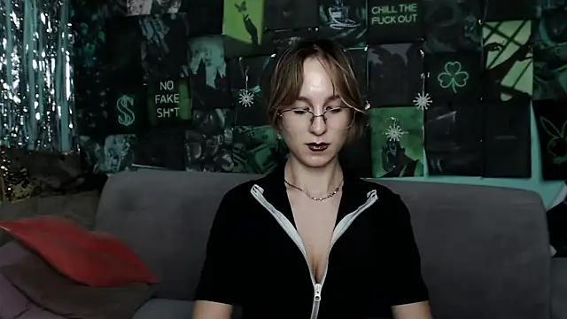 Snapshot of AlishaKellyi chatting on November 17, 2025, 5:50 pm AlishaKellyi online show from November 17, 2025, 5:50 pm