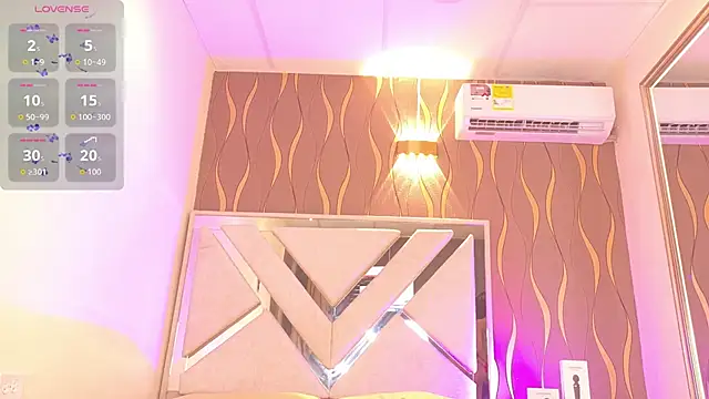 Snapshot of iam_nicolle chatting on March 5, 2026, 12:57 pm iam nicolle online show from March 5, 2026, 12:57 pm