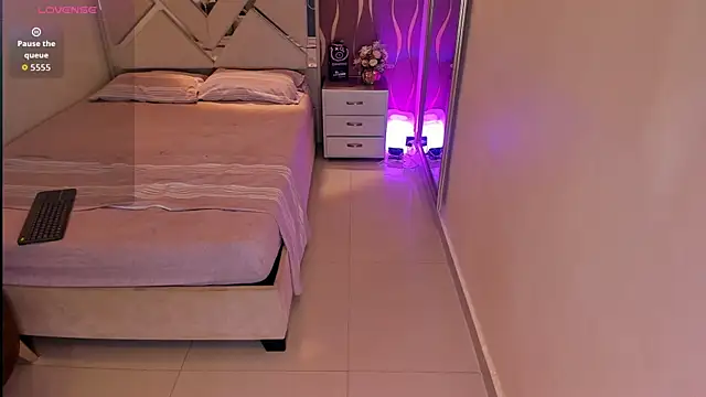 Snapshot of iam_nicolle chatting on November 8, 2025, 1:47 pm iam nicolle online show from November 8, 2025, 1:47 pm