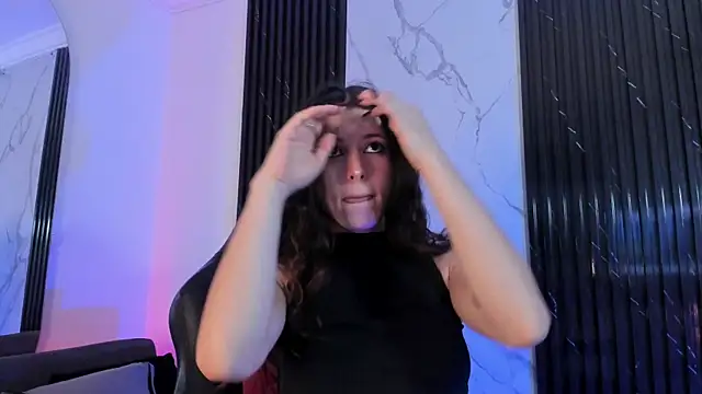 Snapshot of LolaMustaine_ chatting on November 7, 2025, 9:41 pm LolaMustaine online show from November 7, 2025, 9:41 pm