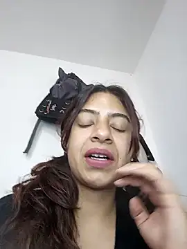 Lunatemptress4 online show from April 25, 2026, 1:36 pm