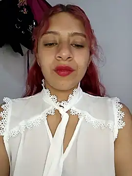 Lunatemptress4 online show from January 8, 2026, 12:55 pm