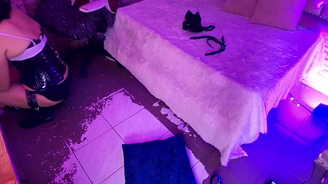 Snapshot of Roxanne_Han chatting on March 18, 2026, 12:19 pm Roxanne Han online show from March 18, 2026, 12:19 pm