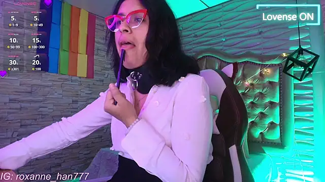 Snapshot of Roxanne_Han chatting on March 17, 2026, 12:19 pm Roxanne Han online show from March 17, 2026, 12:19 pm