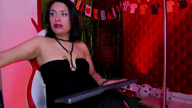 Snapshot of Roxanne_Han chatting on June 15, 2026, 12:38 pm Roxanne Han online show from June 15, 2026, 12:38 pm