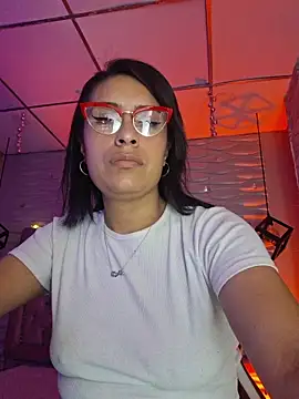 Snapshot of Roxanne_Han chatting on February 21, 2026, 11:45 am Roxanne Han online show from February 21, 2026, 11:45 am