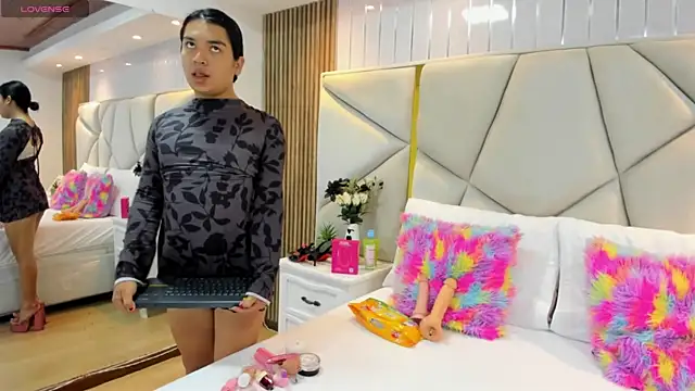 SweetKata  online show from December 21, 2025, 12:40 pm