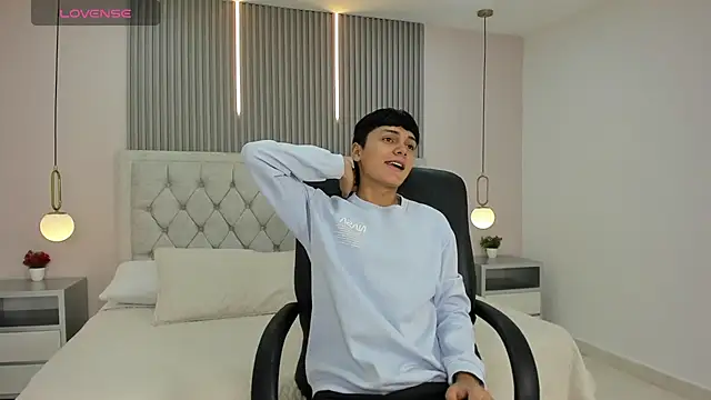 Snapshot of Maxii18_ chatting on December 3, 2025, 6:51 pm Maxii18 online show from December 3, 2025, 6:51 pm