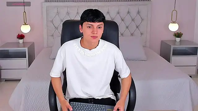 Snapshot of Maxii18_ chatting on December 15, 2025, 6:47 pm Maxii18 online show from December 15, 2025, 6:47 pm