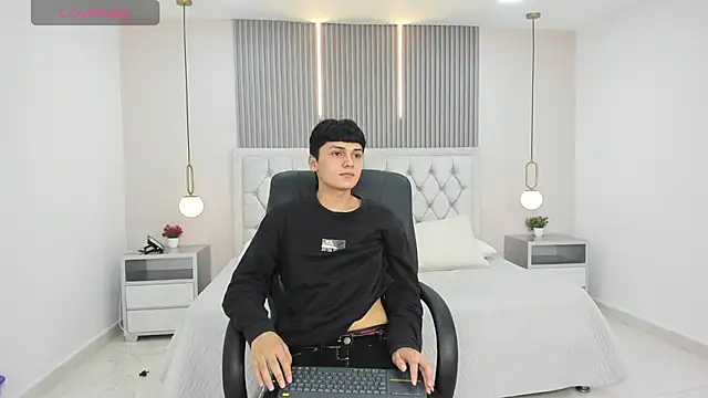 Snapshot of Maxii18_ chatting on December 5, 2025, 6:39 pm Maxii18 online show from December 5, 2025, 6:39 pm