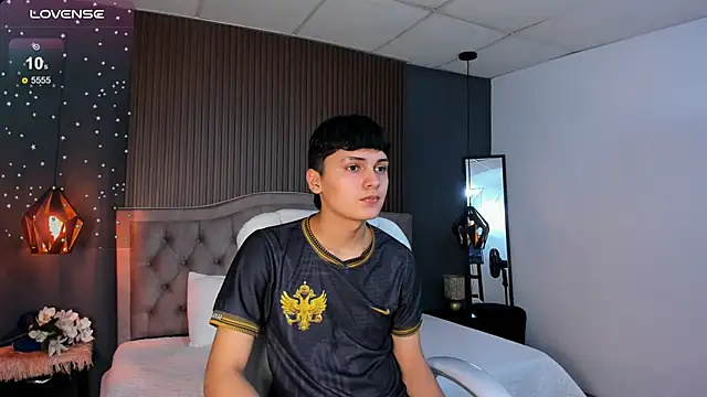 Snapshot of Maxii18_ chatting on November 10, 2025, 7:08 pm Maxii18 online show from November 10, 2025, 7:08 pm