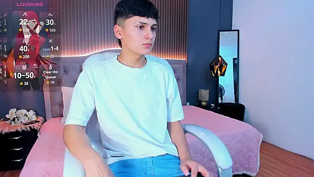 Snapshot of Maxii18_ chatting on October 31, 2025, 6:37 pm Maxii18  online show from October 31, 2025, 6:37 pm