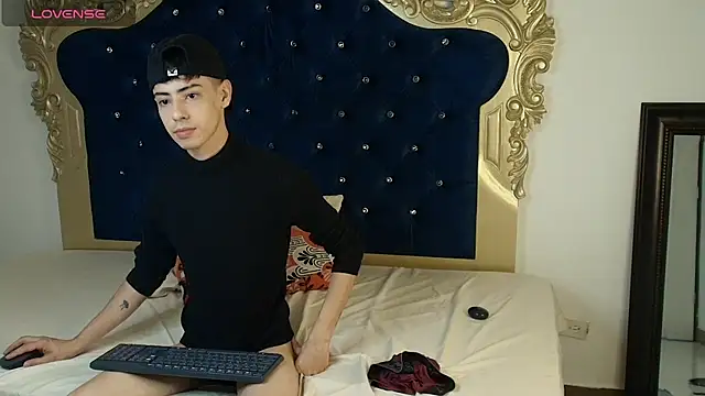 Snapshot of Sebastian_Reed chatting on October 29, 2025, 4:22 am Sebastian Reed online show from October 29, 2025, 4:22 am