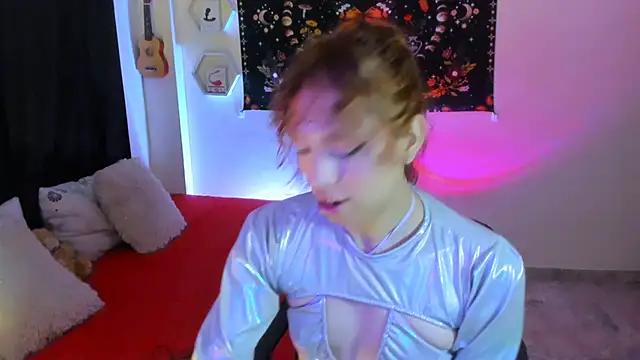 Snapshot of AdelineEsposito chatting on November 18, 2025, 5:00 am AdelineEsposito online show from November 18, 2025, 5:00 am