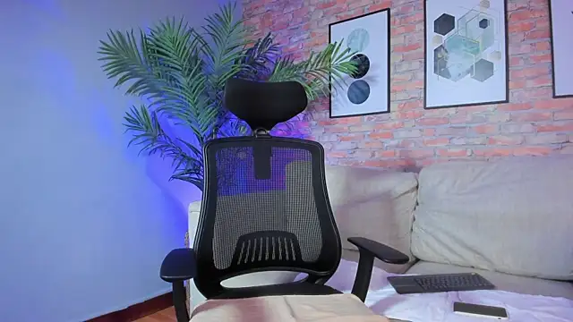 Snapshot of sophie_duval chatting on November 24, 2025, 10:48 am sophie duval online show from November 24, 2025, 10:48 am