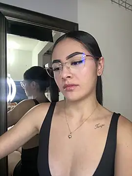 IslaCole online show from March 10, 2026, 11:20 pm