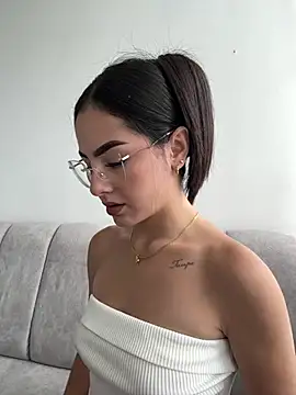 Snapshot of IslaCole chatting on May 7, 2026, 8:34 pm IslaCole online show from May 7, 2026, 8:34 pm