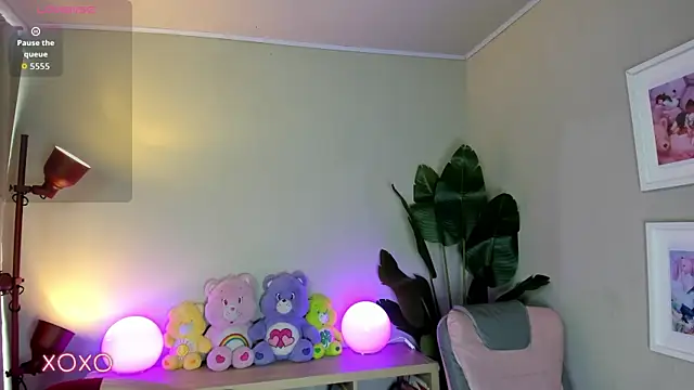 lexirouge   online show from November 13, 2025, 12:42 pm