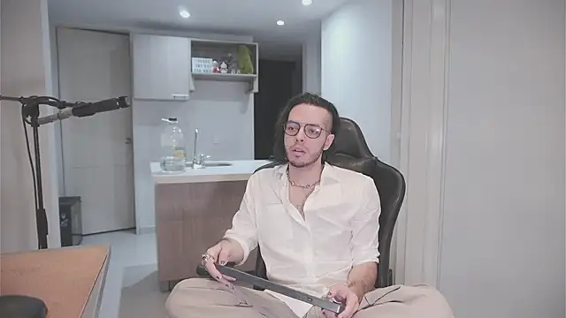 Snapshot of dan_and_daya chatting on November 17, 2025, 3:43 am dan and daya online show from November 17, 2025, 3:43 am